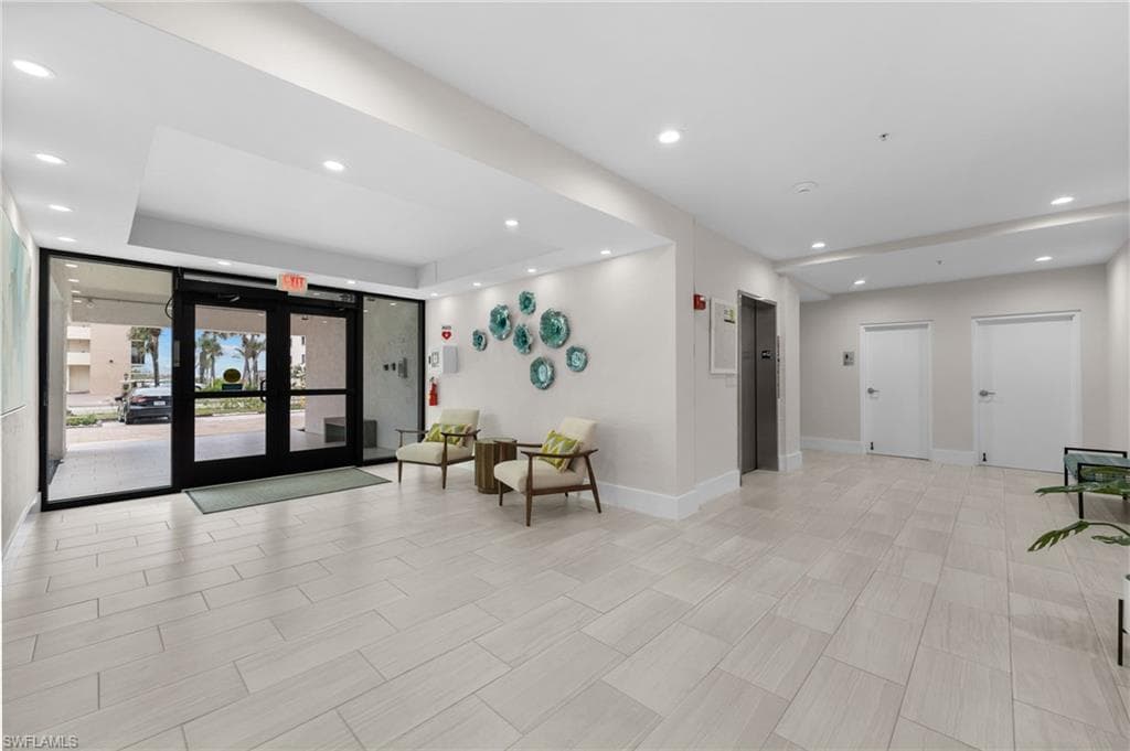10482 Gulf Shore Dr 221, Naples, FL 34108-39