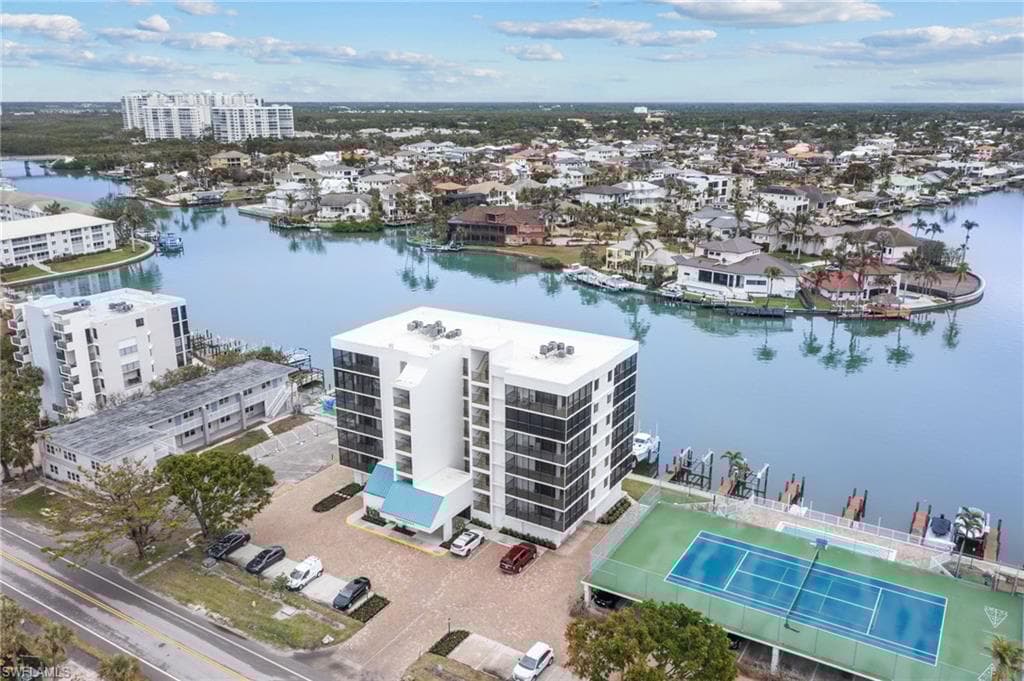10482 Gulf Shore Dr 221, Naples, FL 34108-40