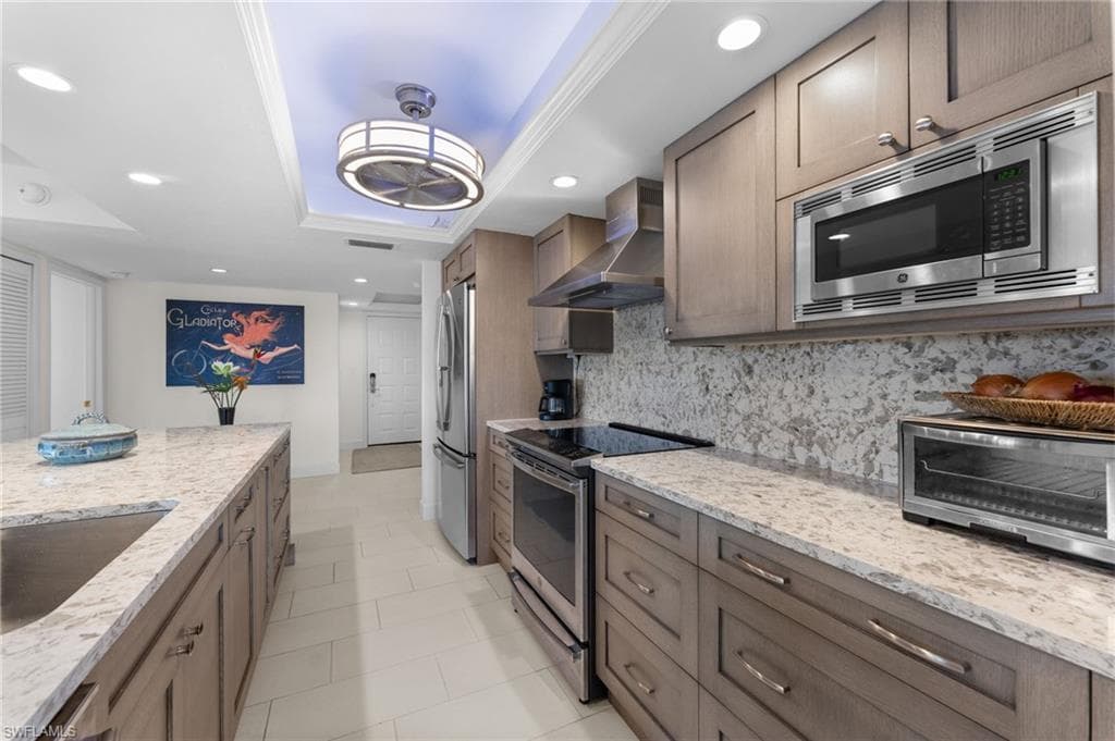 10482 Gulf Shore Dr 221, Naples, FL 34108-5