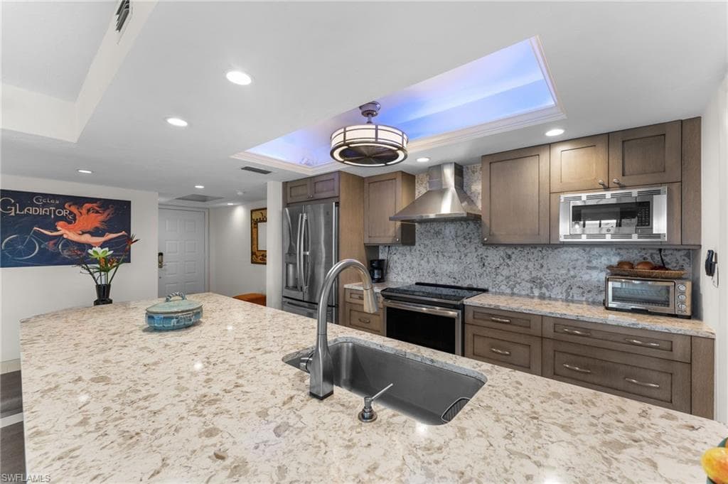 10482 Gulf Shore Dr 221, Naples, FL 34108-6