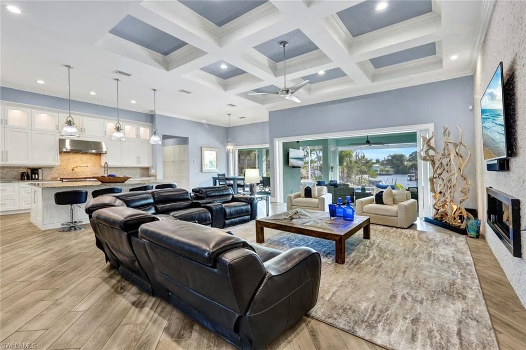 2654 Shoreview Dr, Naples, FL 34112-4