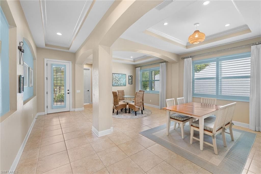 1465 Serrano Cir, Naples, FL 34105-4