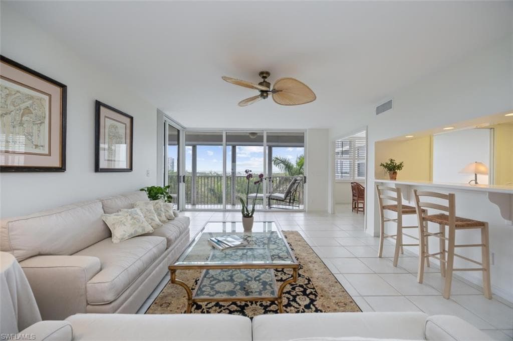 5550 Heron Point Dr 402, Naples, FL 34108-9