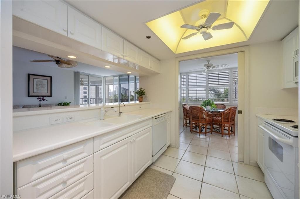 5550 Heron Point Dr 402, Naples, FL 34108-10