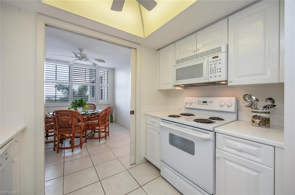 5550 Heron Point Dr 402, Naples, FL 34108-11