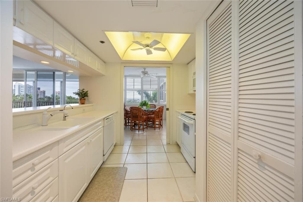 5550 Heron Point Dr 402, Naples, FL 34108-12