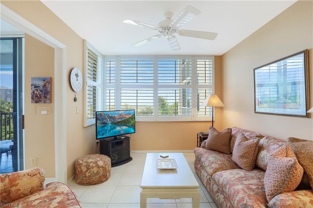 5550 Heron Point Dr 402, Naples, FL 34108-15