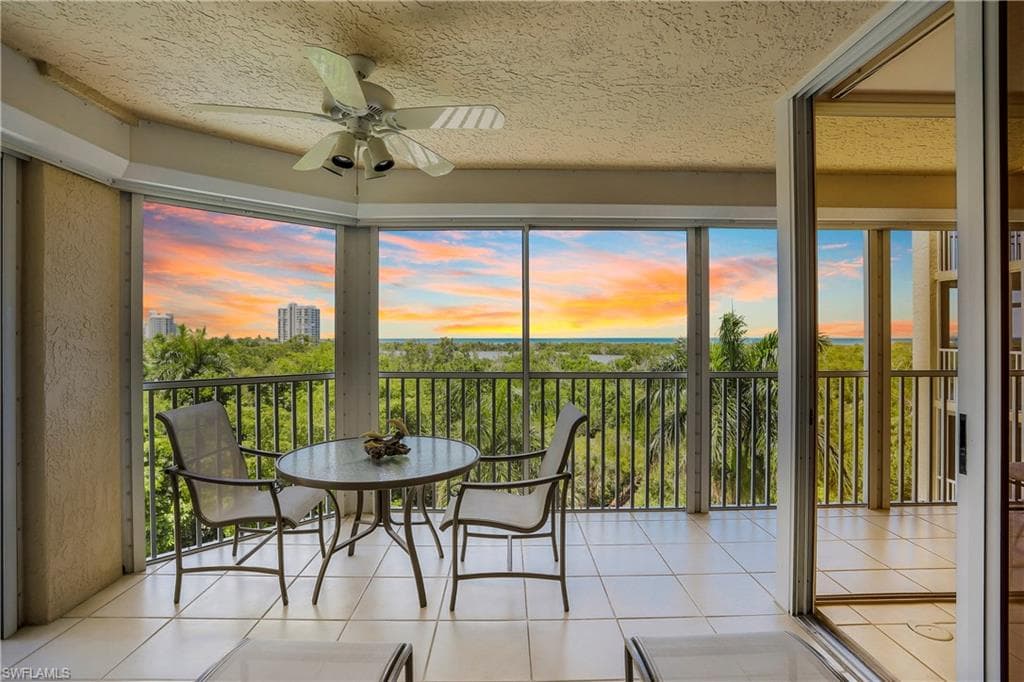 5550 Heron Point Dr 402, Naples, FL 34108-1