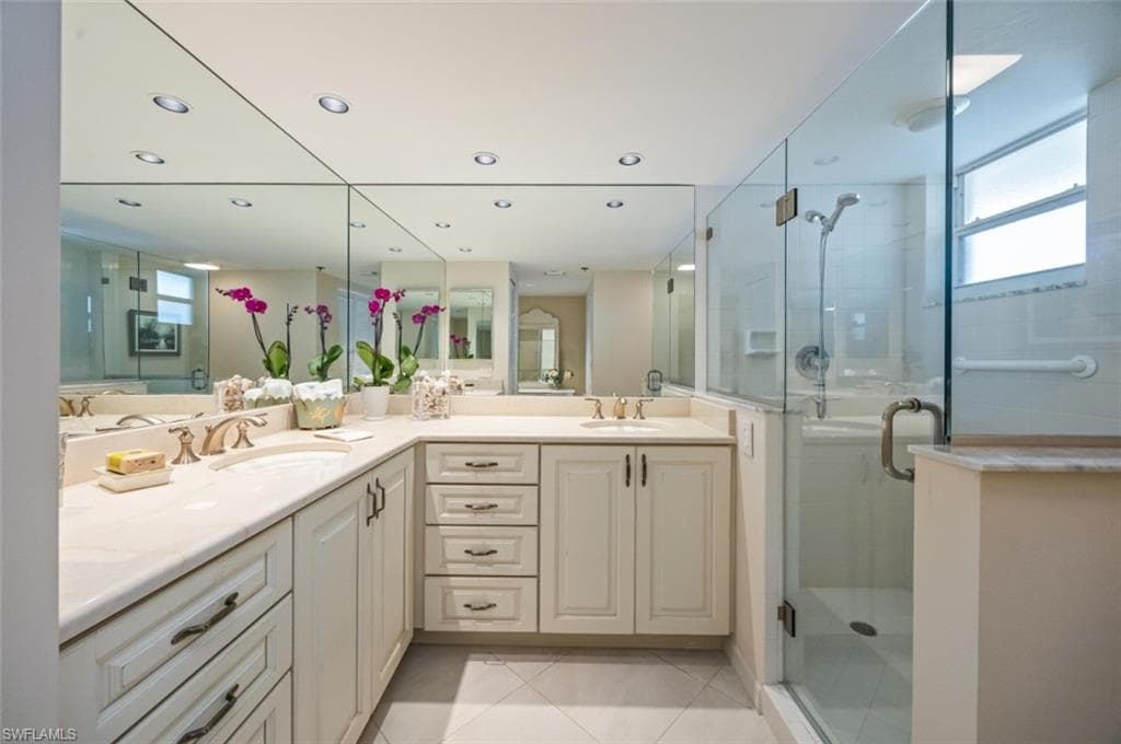 5550 Heron Point Dr 402, Naples, FL 34108-19
