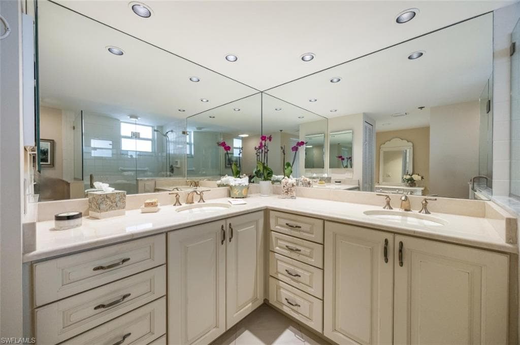 5550 Heron Point Dr 402, Naples, FL 34108-21