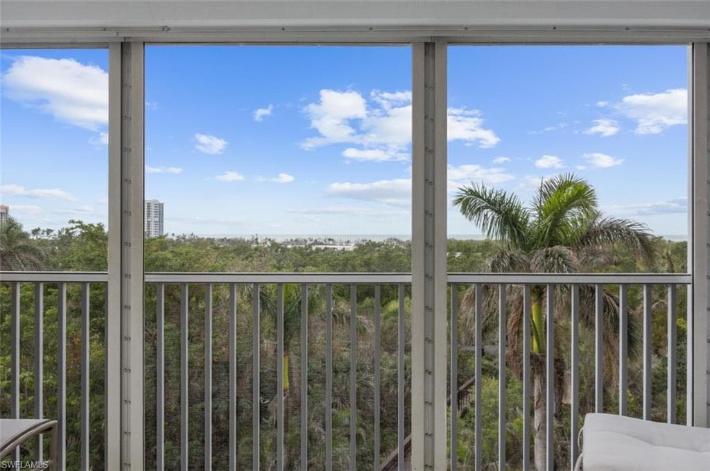 5550 Heron Point Dr 402, Naples, FL 34108-25