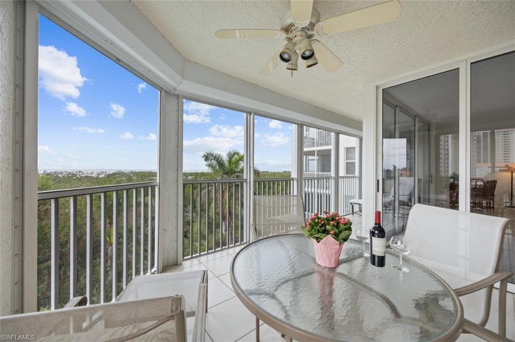5550 Heron Point Dr 402, Naples, FL 34108-27