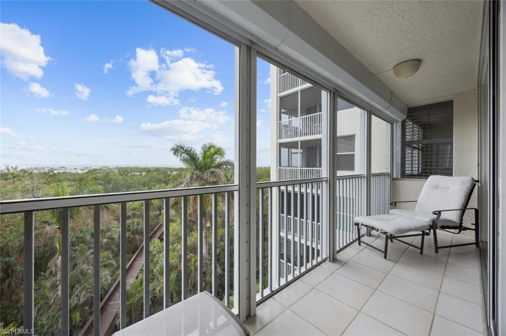 5550 Heron Point Dr 402, Naples, FL 34108-28