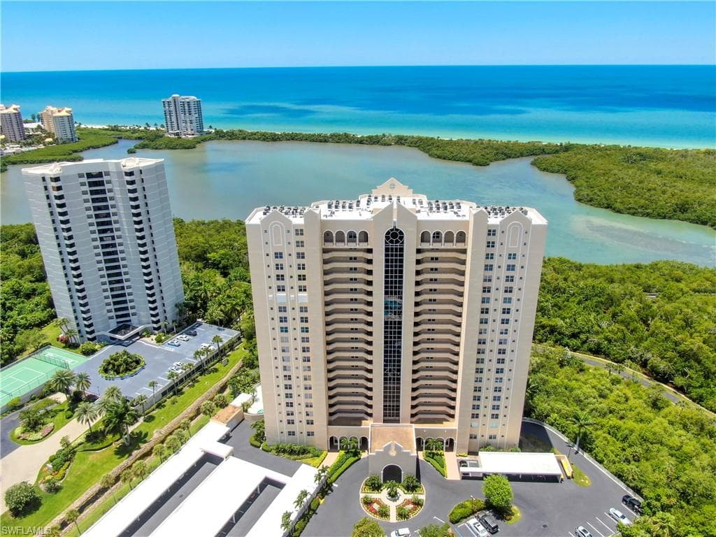 5550 Heron Point Dr 402, Naples, FL 34108-31