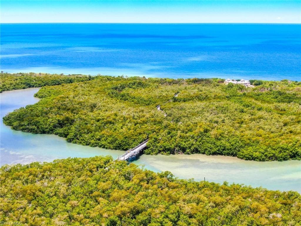 5550 Heron Point Dr 402, Naples, FL 34108-32