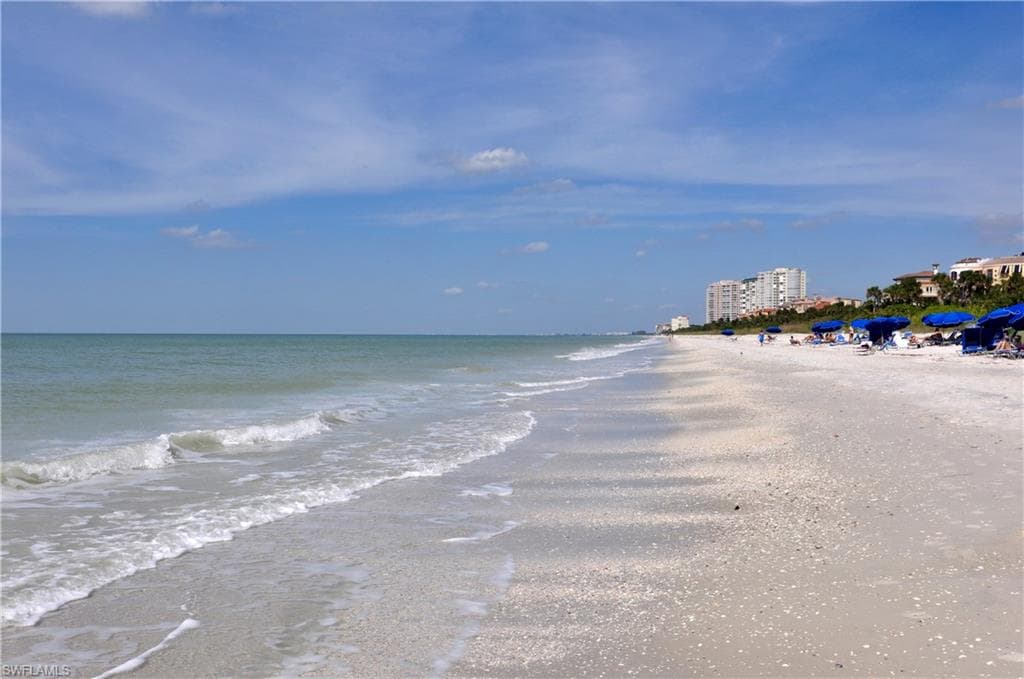 5550 Heron Point Dr 402, Naples, FL 34108-34