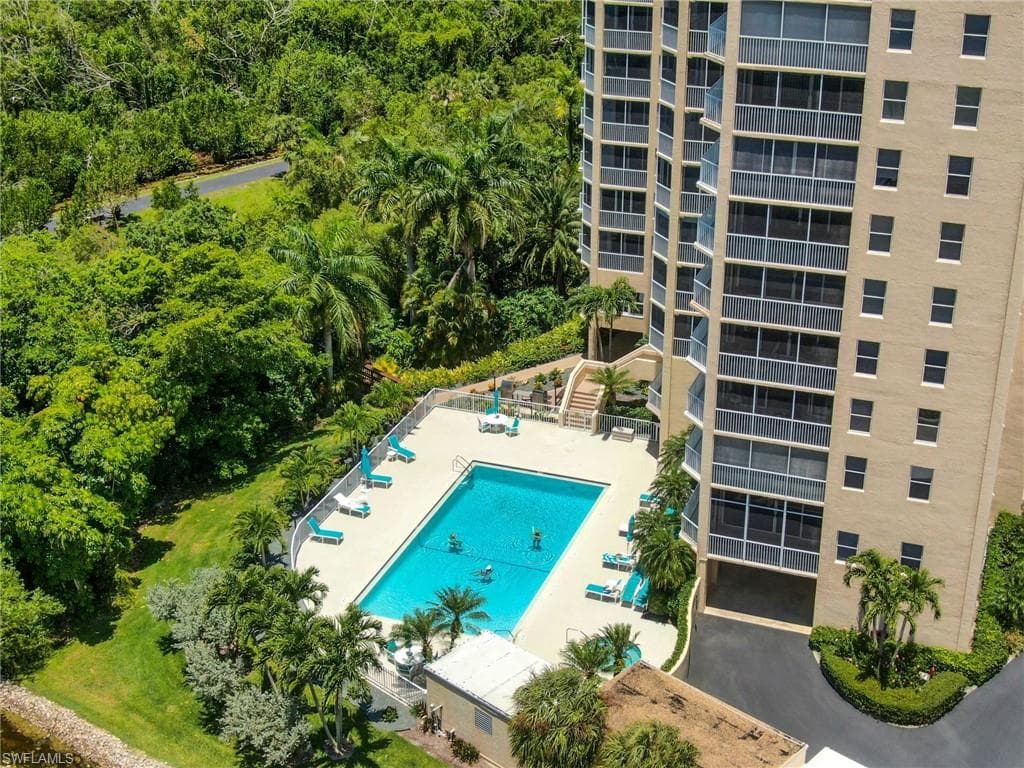 5550 Heron Point Dr 402, Naples, FL 34108-35