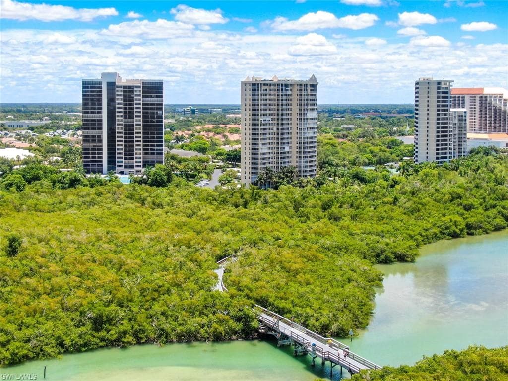 5550 Heron Point Dr 402, Naples, FL 34108-36