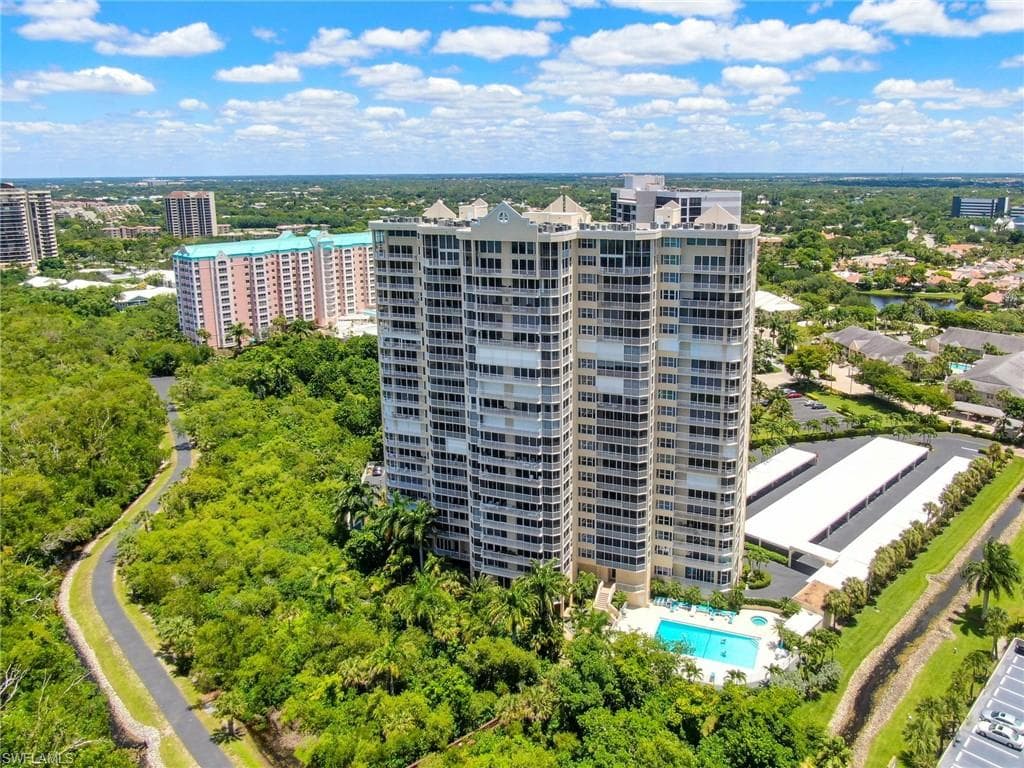 5550 Heron Point Dr 402, Naples, FL 34108-37