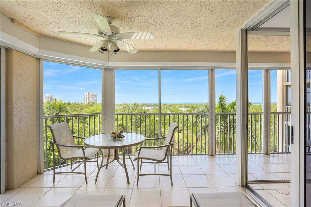 5550 Heron Point Dr 402, Naples, FL 34108-3