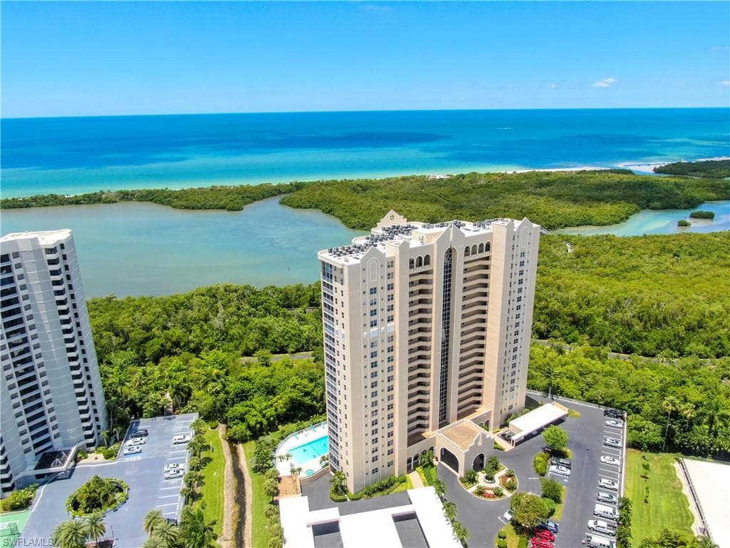 5550 Heron Point Dr 402, Naples, FL 34108-4