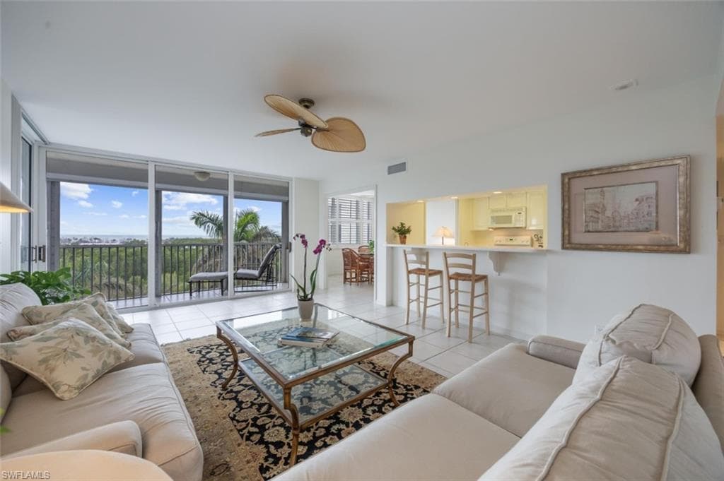 5550 Heron Point Dr 402, Naples, FL 34108-6