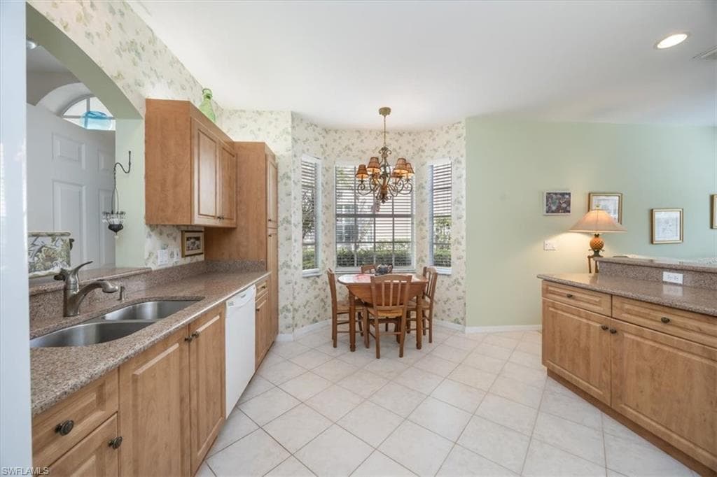 5685 Heron Ln 304, Naples, FL 34110-10