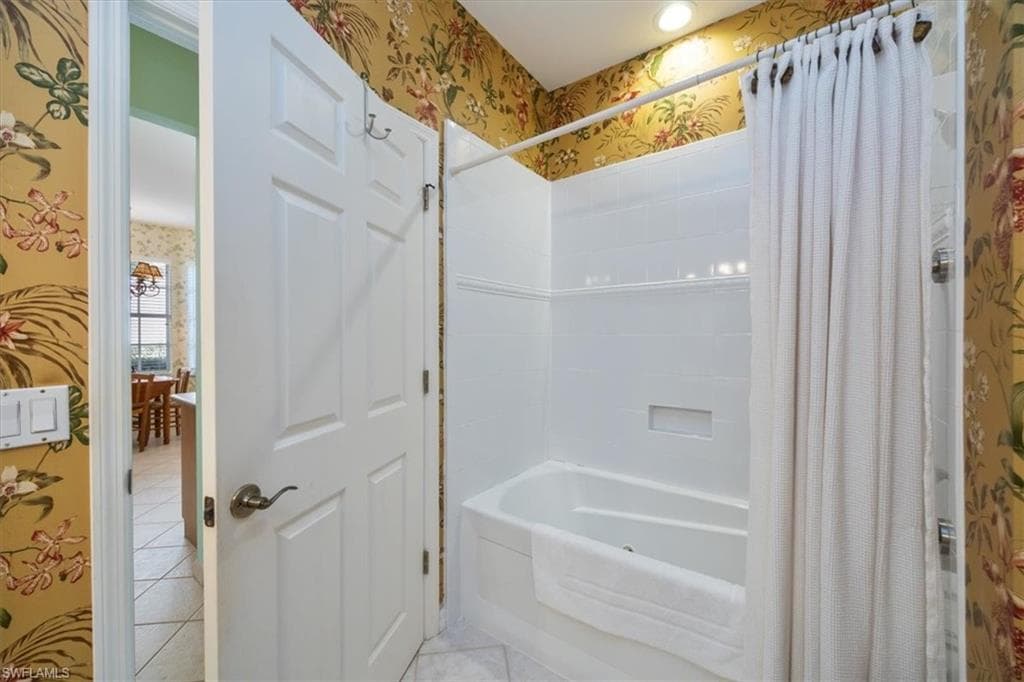 5685 Heron Ln 304, Naples, FL 34110-19