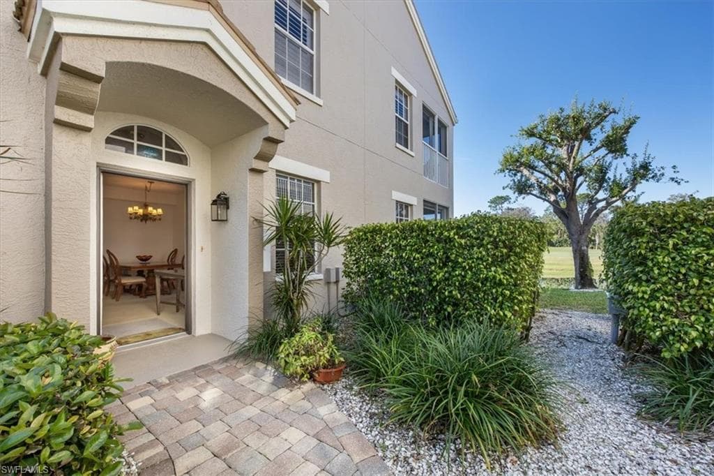 5685 Heron Ln 304, Naples, FL 34110-3