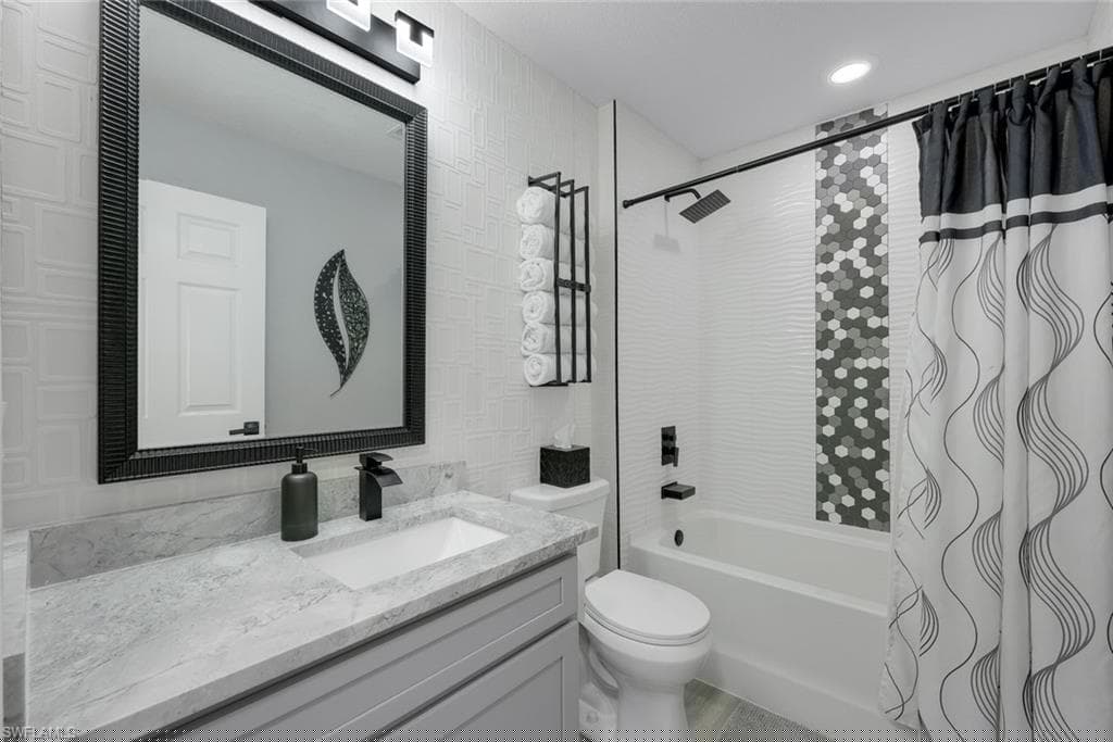 2033 1st Pl, Cape Coral, FL 33993-12
