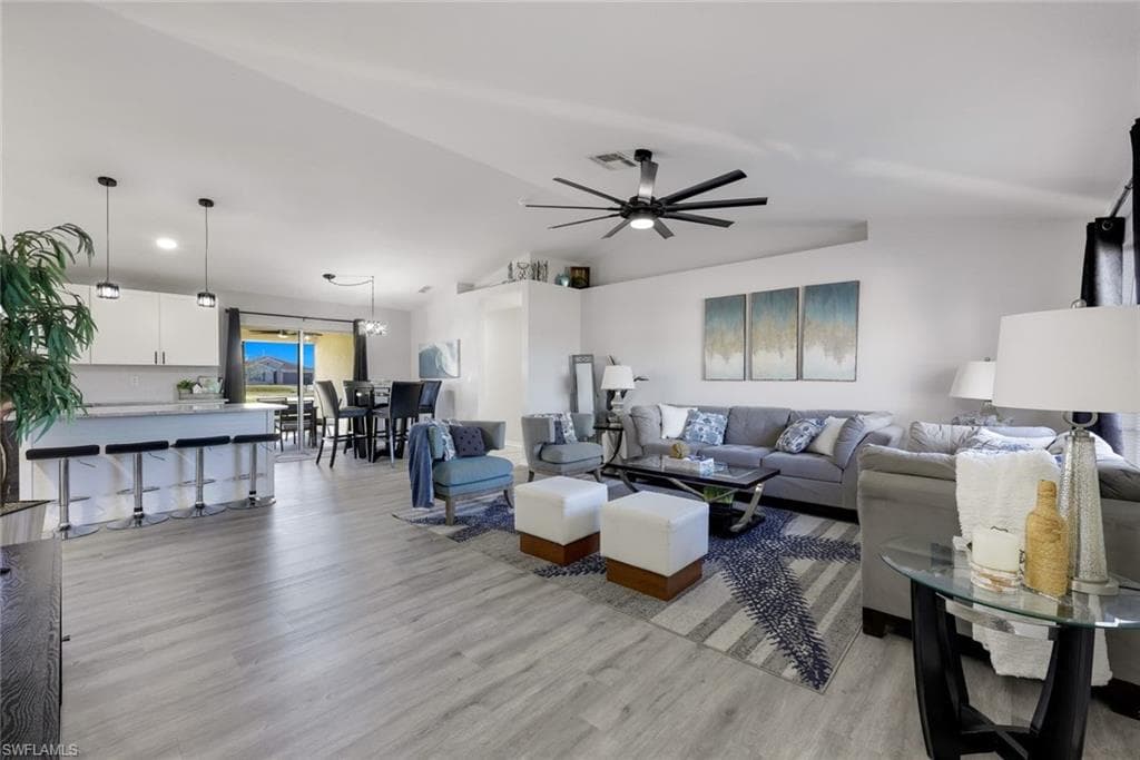 2033 1st Pl, Cape Coral, FL 33993-3