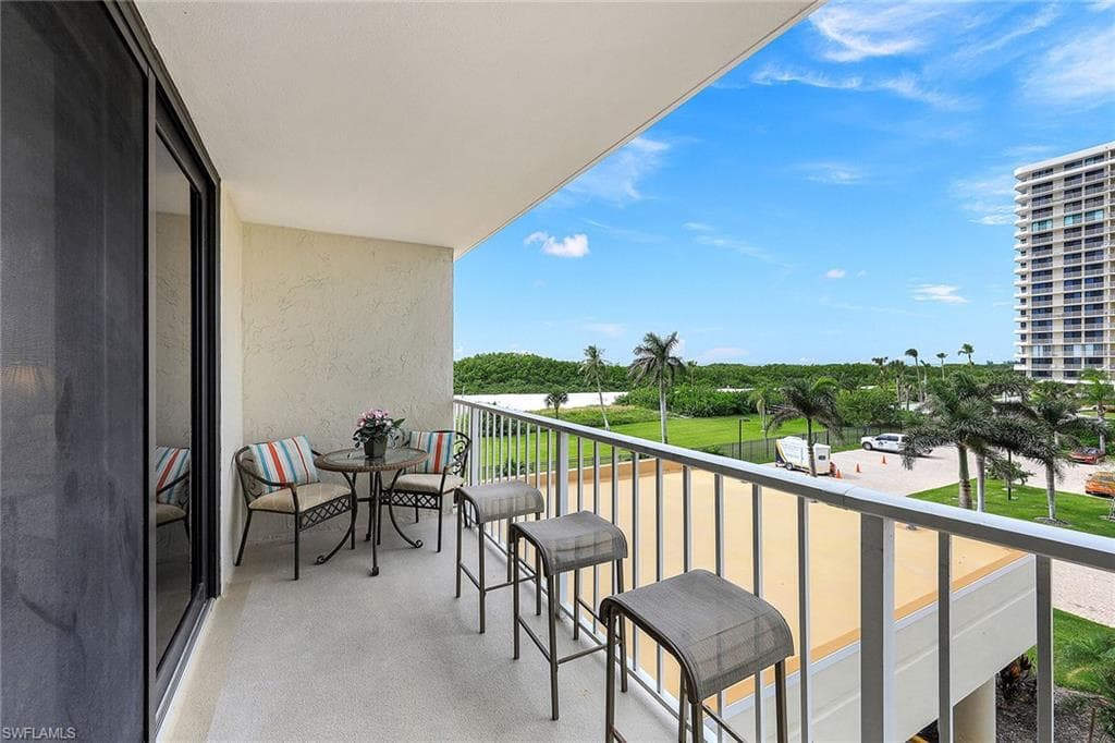 320 Seaview Ct 308, Marco Island, FL 34145-17