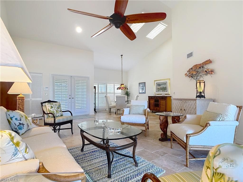 1659 Sandpiper St E, Naples, FL 34102-8