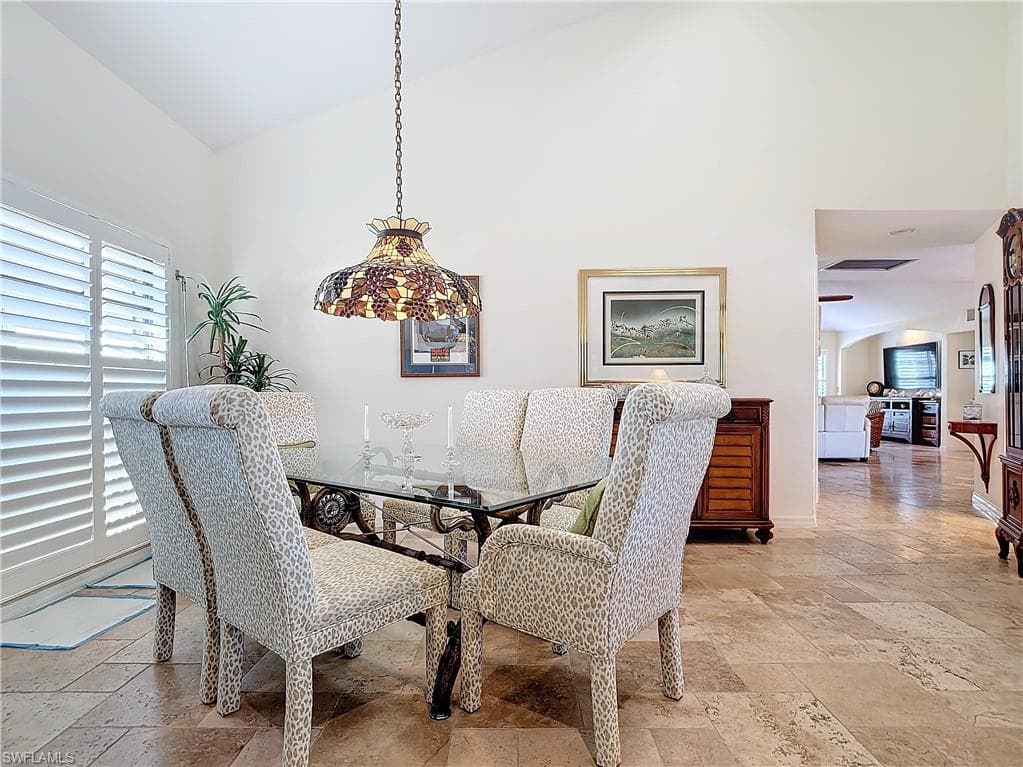 1659 Sandpiper St E, Naples, FL 34102-11