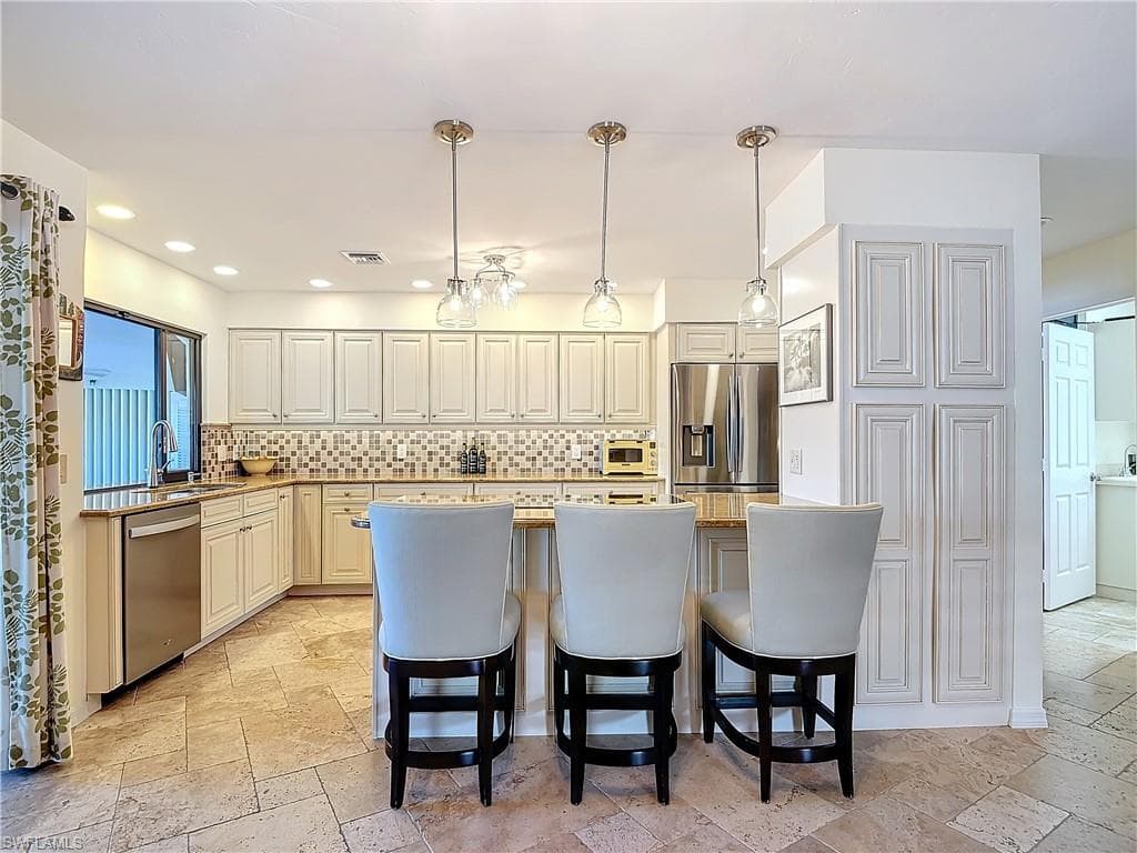1659 Sandpiper St E, Naples, FL 34102-16