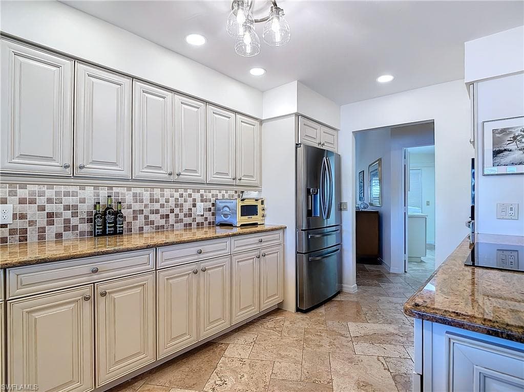 1659 Sandpiper St E, Naples, FL 34102-17