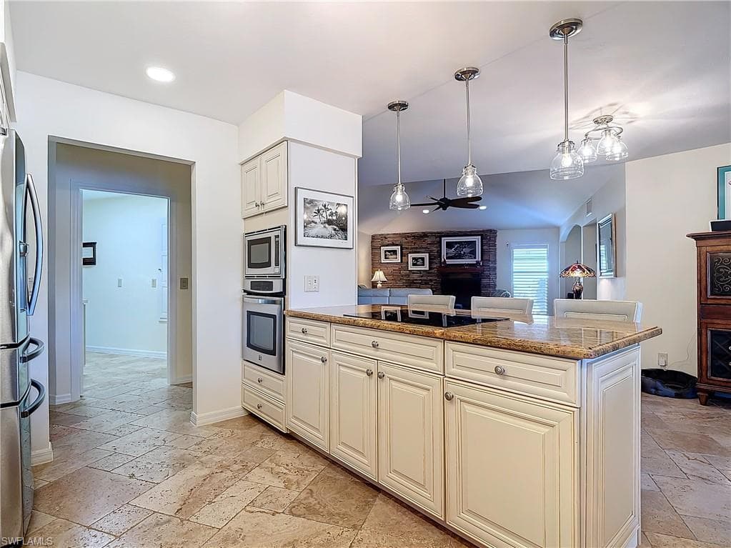 1659 Sandpiper St E, Naples, FL 34102-18