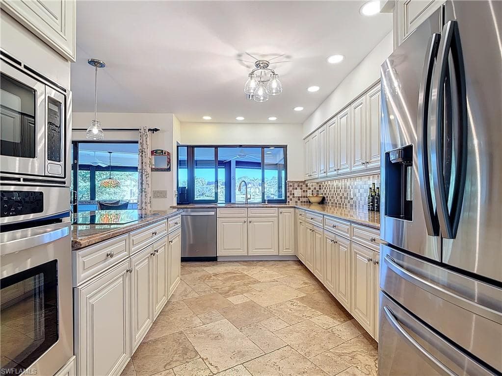 1659 Sandpiper St E, Naples, FL 34102-19