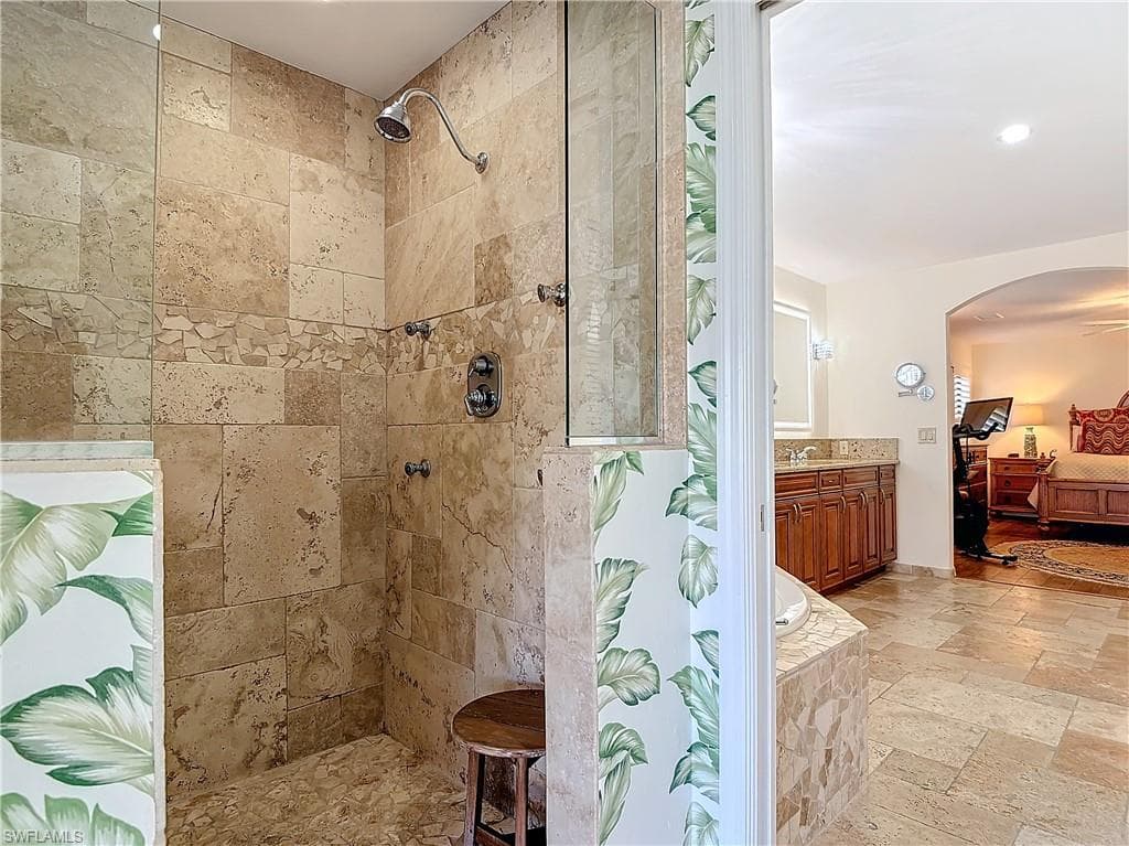 1659 Sandpiper St E, Naples, FL 34102-34