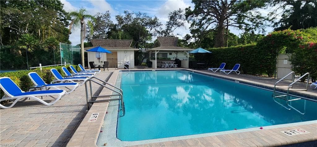 1659 Sandpiper St E, Naples, FL 34102-46