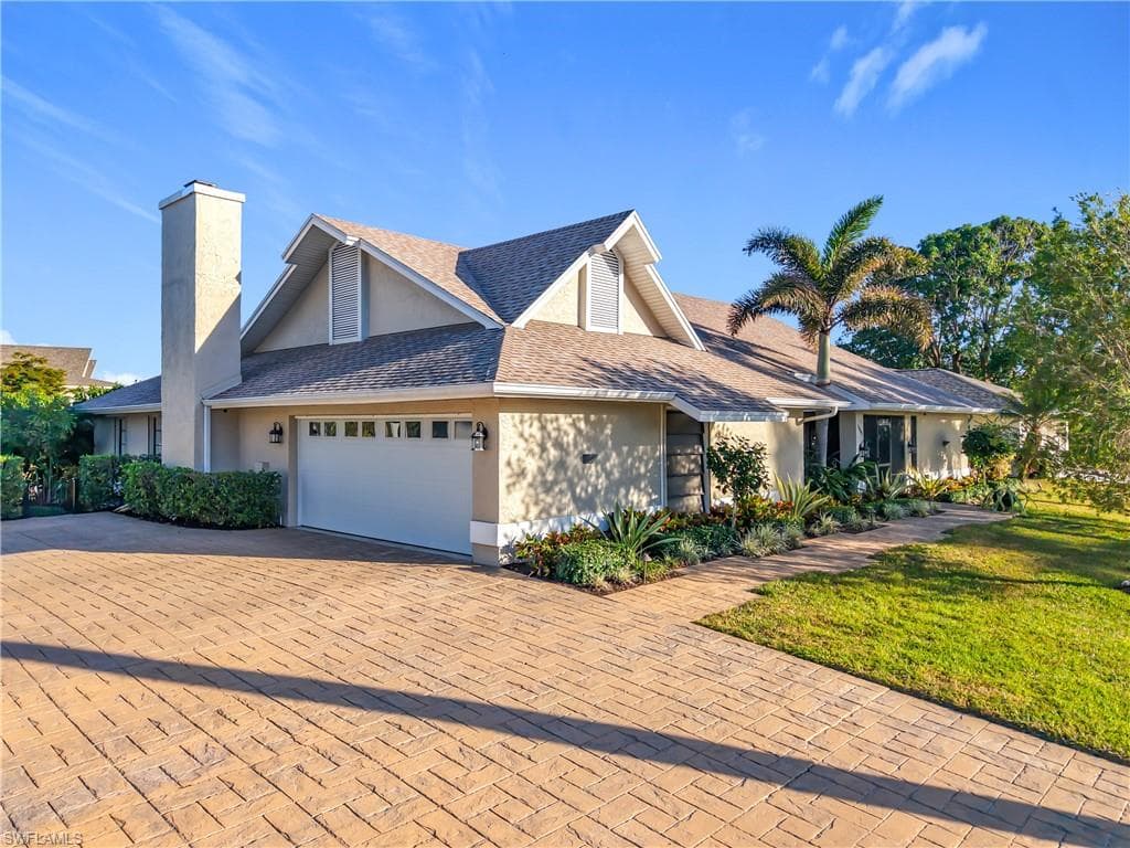 1659 Sandpiper St E, Naples, FL 34102-4