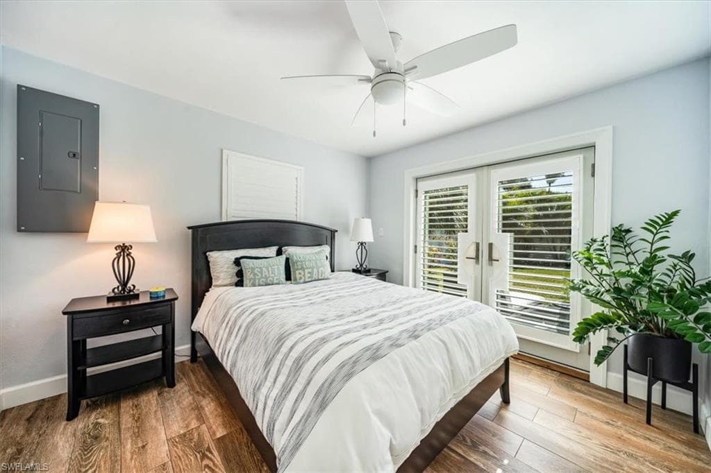 1268 13th Ave N, Naples, FL 34102-19