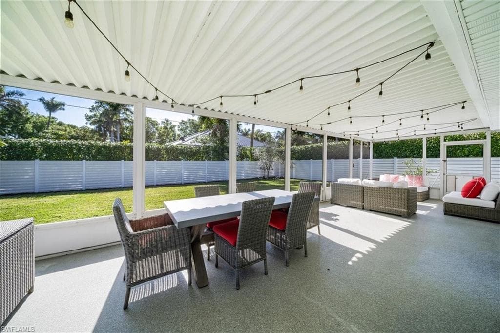 1268 13th Ave N, Naples, FL 34102-25