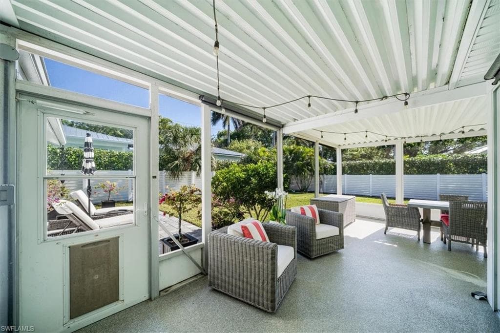 1268 13th Ave N, Naples, FL 34102-28