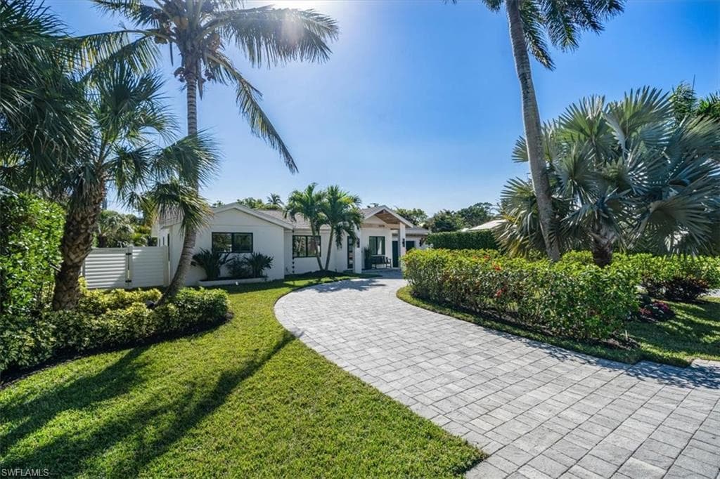 1268 13th Ave N, Naples, FL 34102-36