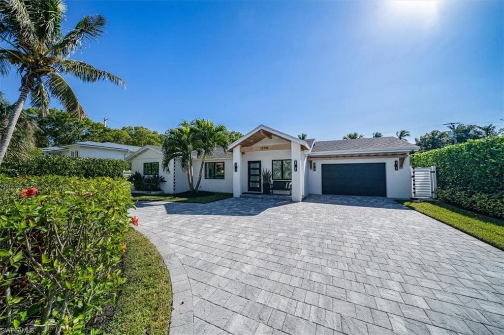 1268 13th Ave N, Naples, FL 34102-37