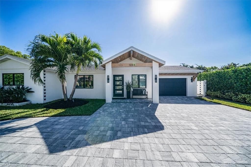 1268 13th Ave N, Naples, FL 34102-2