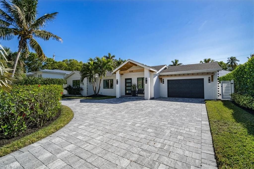 1268 13th Ave N, Naples, FL 34102-38
