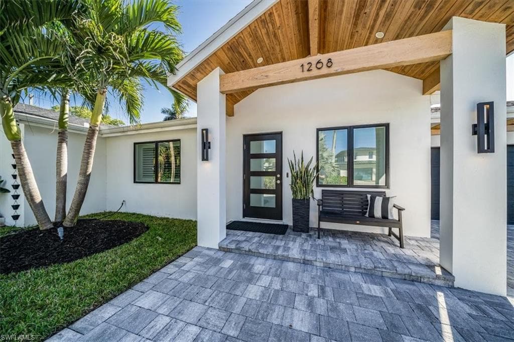 1268 13th Ave N, Naples, FL 34102-3