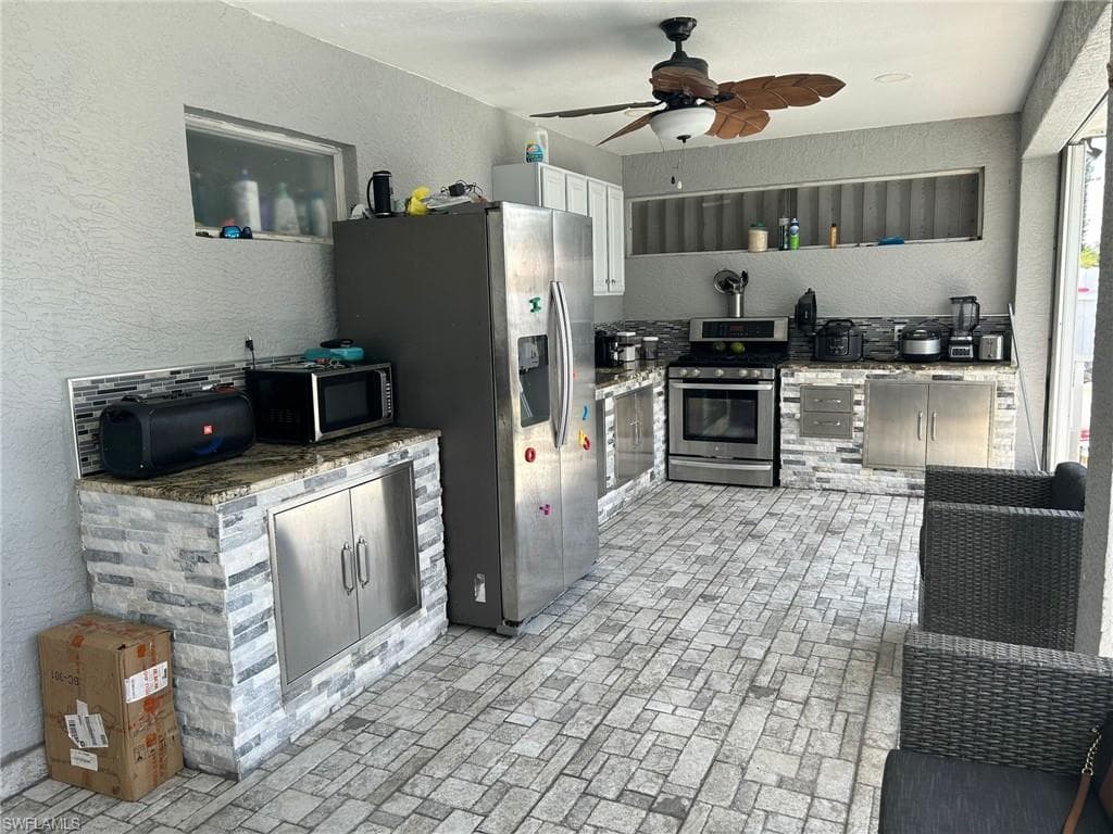 1630 20th St, Cape Coral, FL 33990-11